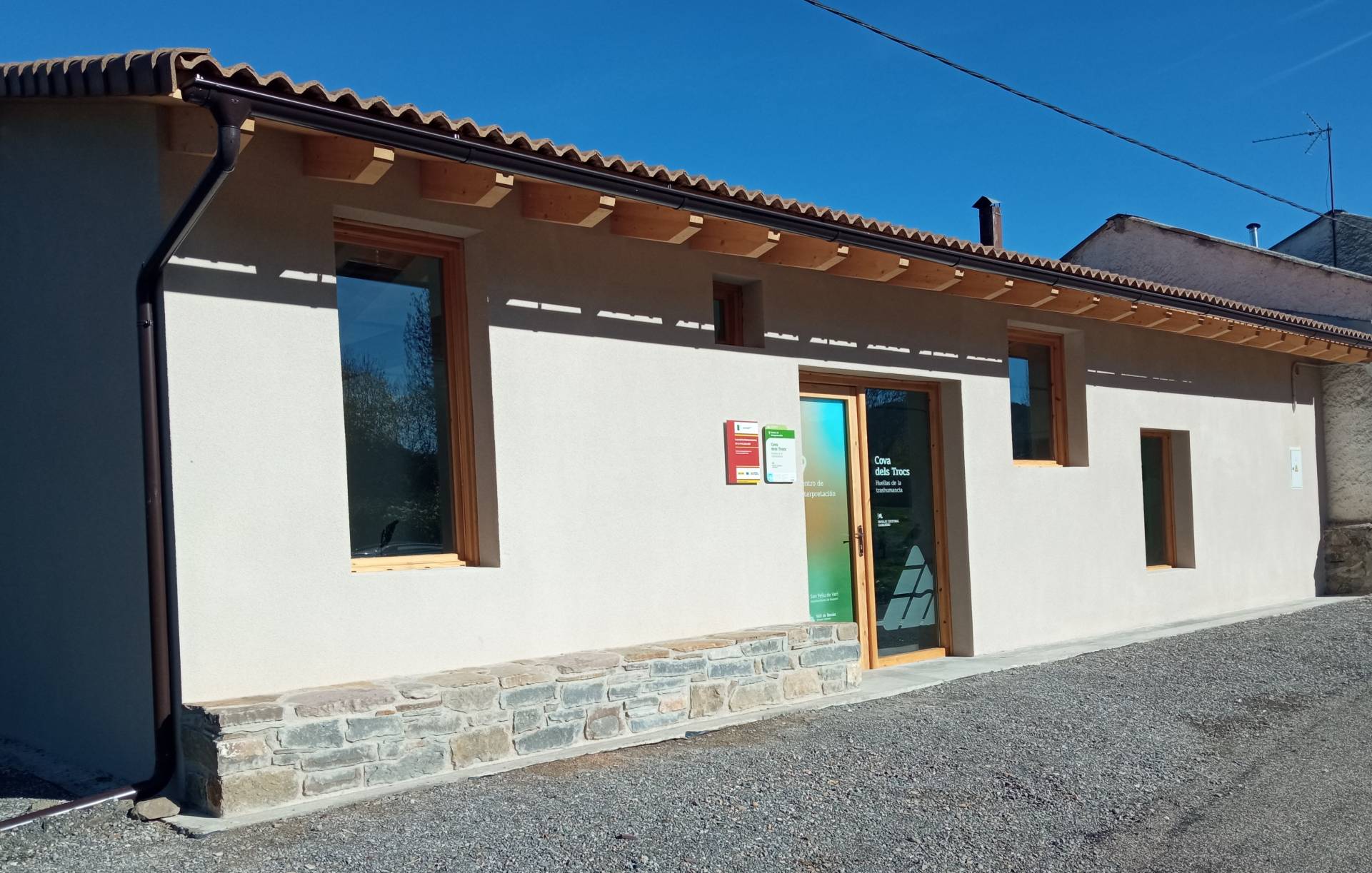 Centro de Interpretación de la Trashumancia, Cova Dels Trocs, en Bisaurri